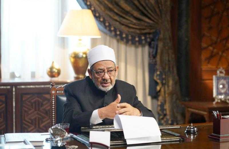 الإمام الطيب في كتابه «من دفاتري القديمة» بمعرض الكتاب: تراثنا «العظيم» يرتكز على كنوز النقل والعقل