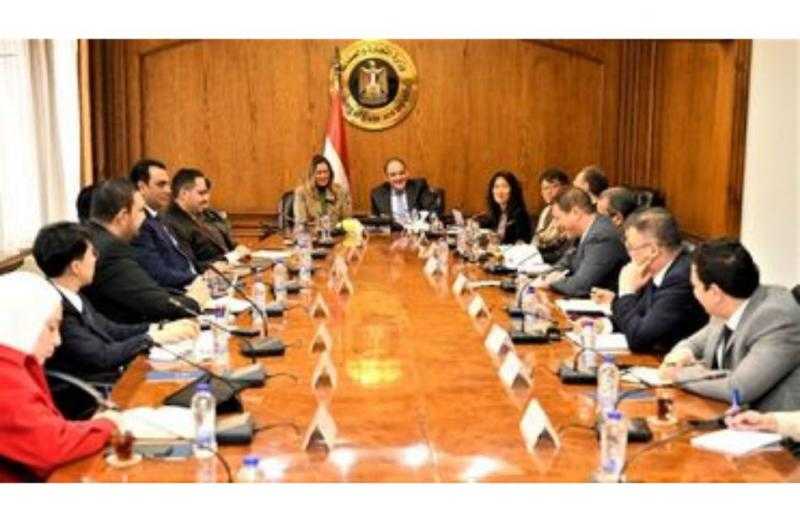 وزير التجارة يبحث الاستفادة من خبرات كوريا الجنوبية في توطين الذكاء الاصطناعي