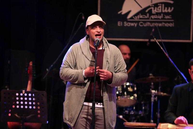 المطرب وائل الفشني بعد تكريم الرئيس السيسي له: ” مش بنام من ساعتها ”