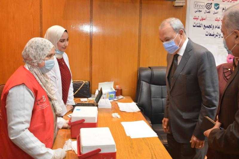محافظ القليوبية يعلن بدء حملة طرق الأبواب لتطعيم المواطنين ضد كورونا