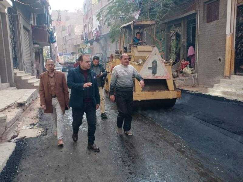 بدء رصف وإعادة تأهيل عدد من الشوارع الرئيسية بحي جنوب ملوى بالمنيا| صور