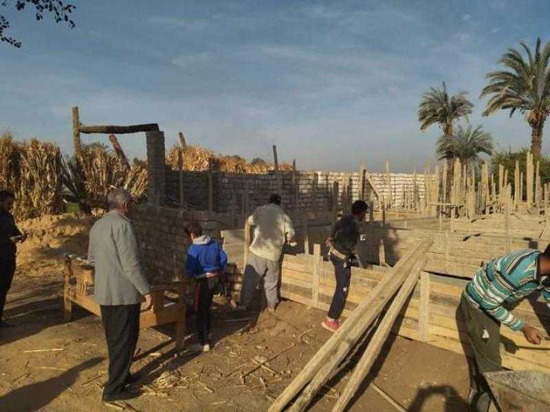 إزالة 3 حالات تعد على الرقعة الزراعية بمركز طهطا | صور