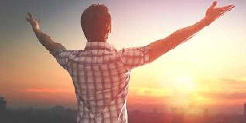 كيف يتم تدريب النفس على الرضا؟.. استشاري صحة نفسية يجيب.. فيديو