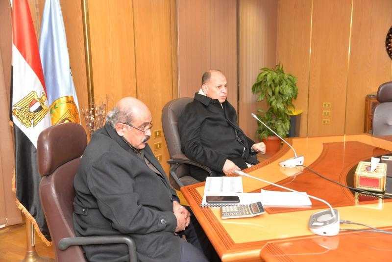 محافظ أسيوط يعقد اجتماعًا موسعًا لمناقشة معدلات الأداء في الخطة الاستثمارية | صور