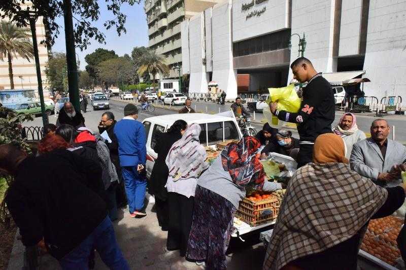 محافظ أسيوط: تنظيم منافذ متنقلة وثابتة بالمراكز والأحياء لبيع المواد الغذائية بأسعار مخفضة| صور