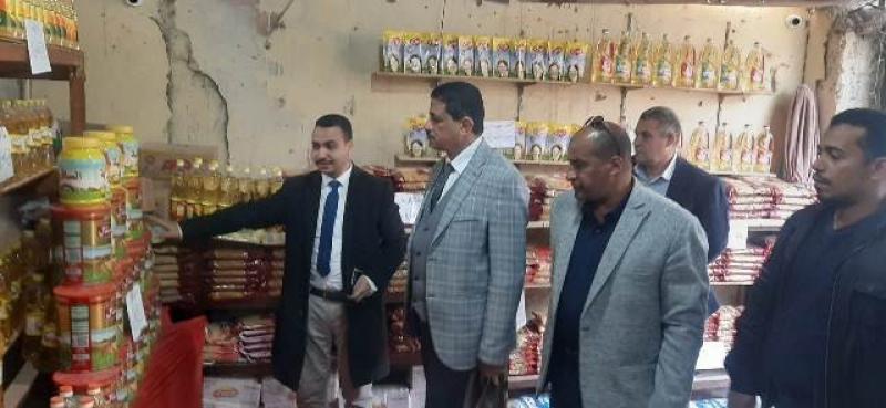 سكرتير مساعد أسيوط يفتتح معرض ”أهلا رمضان” بقرية موشا | صور