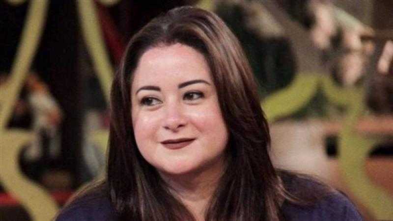 سر ارتداء الفنانة مي نور الشريف الحجاب