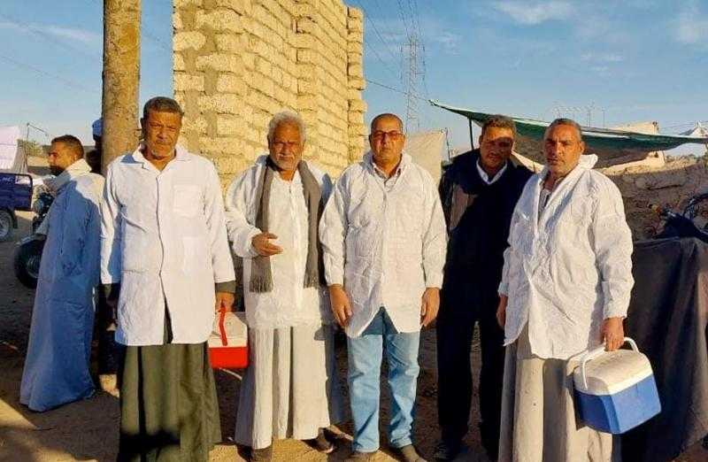 لجنة بيطرية تفحص سوق الماشية في إسنا