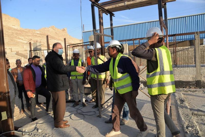 محافظ أسيوط: إنشاء سوق نموذجي ووحدة إسعاف بالمعابدة الشرقية وتبطين ترعة السوالم البحرية |صور