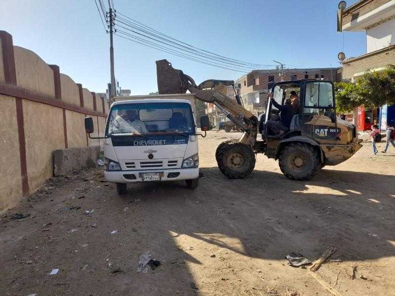 حملات نظافة ورفع مياه الأمطار ومسح الطرق حول المدارس استعدادا للتيرم الثاني