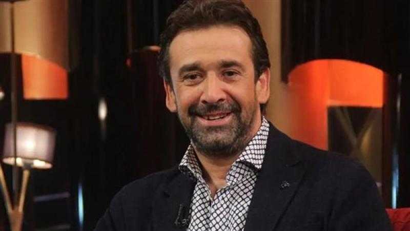 كريم عبدالعزيز يروج لفيلم الأرض السوداء تمهيدا لعرضه في عيد الأضحى
