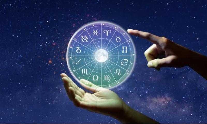 حظك اليوم وتوقعات الأبراج الأحد 12 فبراير على الصعيد المهني والعاطفي والصحي