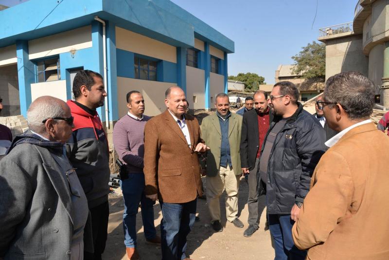محافظ أسيوط يتفقد إحلال وتجديد محطة المياه التشيكي