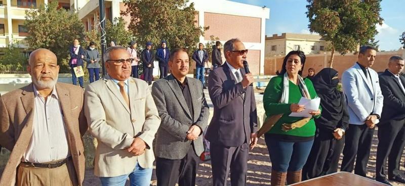 رئيس مدينة رأس غارب يكرم الطلبة المتفوقين بمدرسة عثمان بن عفان الإعدادية | صور