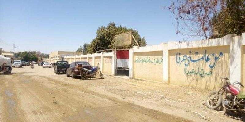 محافظ الشرقية: تكثيف أعمال النظافة ورفع الإشغالات بمحيط المدارس
