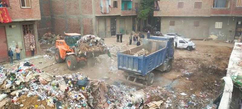 رفع 650 طن المخلفات الصلبة والرتش أسفل الدائري بالعمرانية.. صور