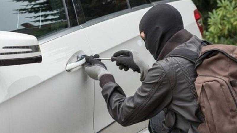 حبس المتهم بسرقة محتويات السيارات في الأميرية