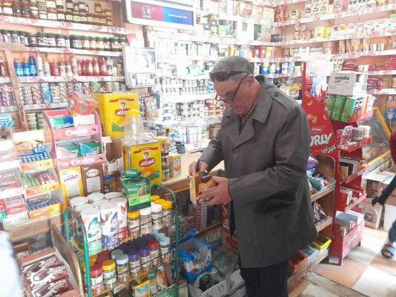 حملات على الأسواق وتحرير محاضر للمخالفين بـ4 مدن فى كفر الشيخ.. صور