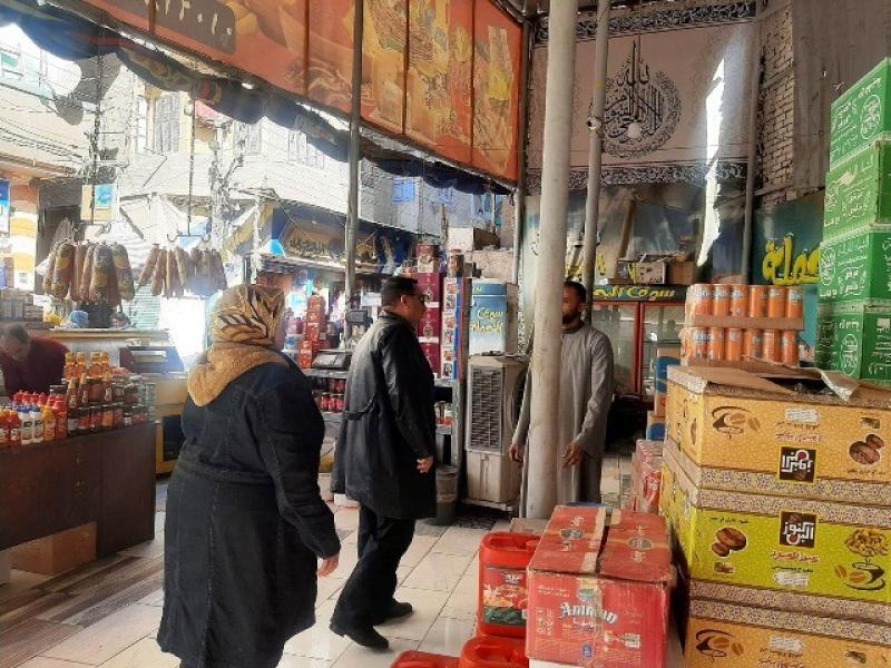 حملات على الأسواق للتأكد من توافر السلع الغذائية بسنورس في الفيوم