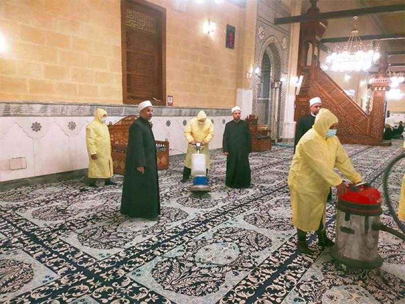 إطلاق حملة موسعة لنظافة المساجد تبدأ بالإمام الحسين رضي الله عنه| صور