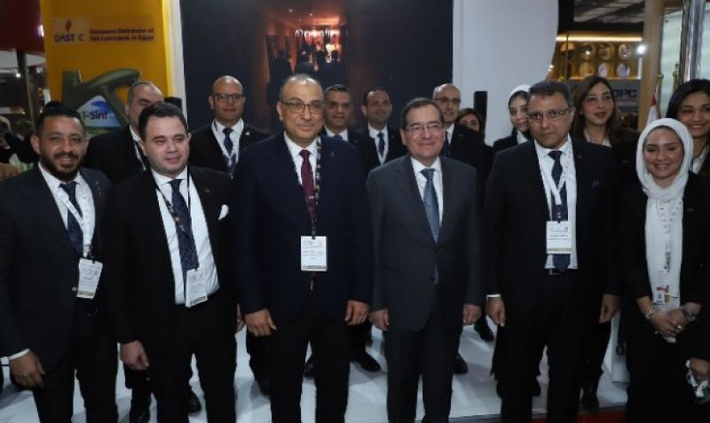 شاهد| وزير البترول يتفقد جناح غازتك في معرض إيجيبس