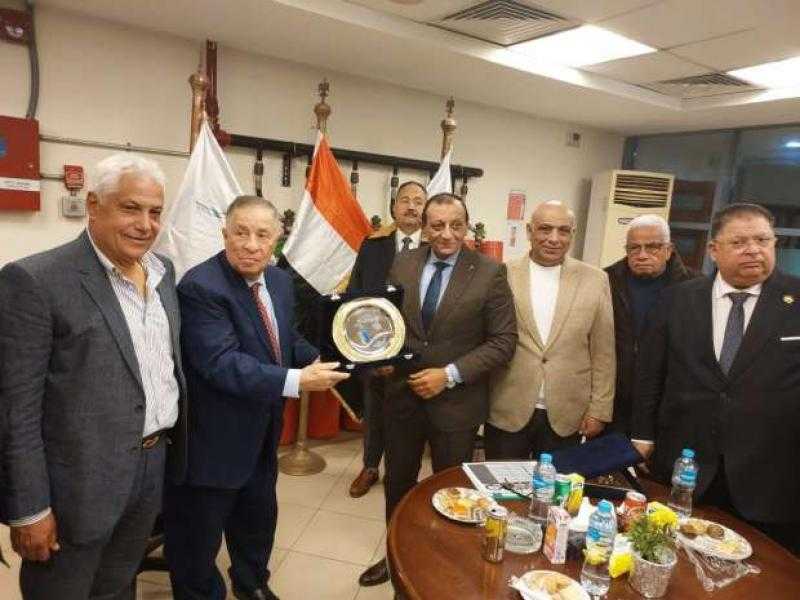 وفد الاتحاد المصري لجمعيات المستثمرين يتفقد ميناء نويبع