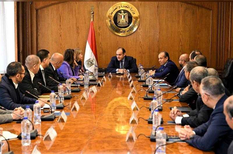 وزير التجارة: الحكومة حريصة على استمرار الإفراج الجمركي لمختلف السلع