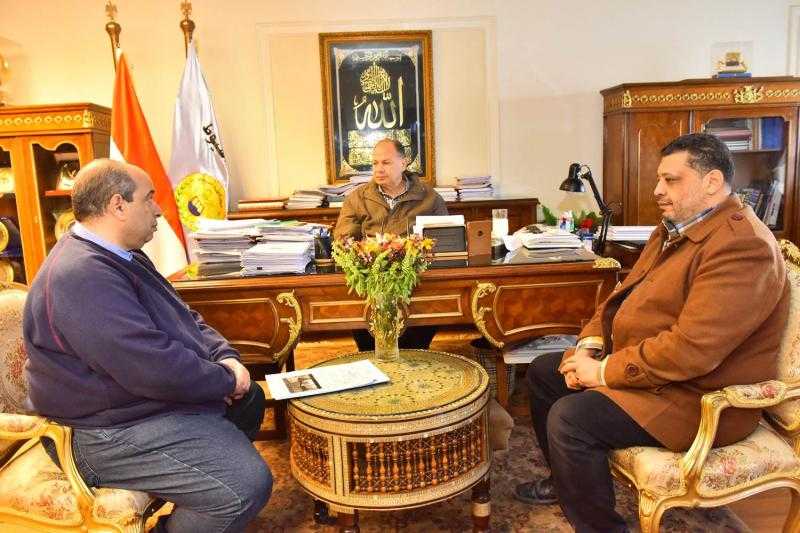 محافظ أسيوط يتابع مستجدات ملف تقنين أراضي الدولة ومعدلات الإنجاز