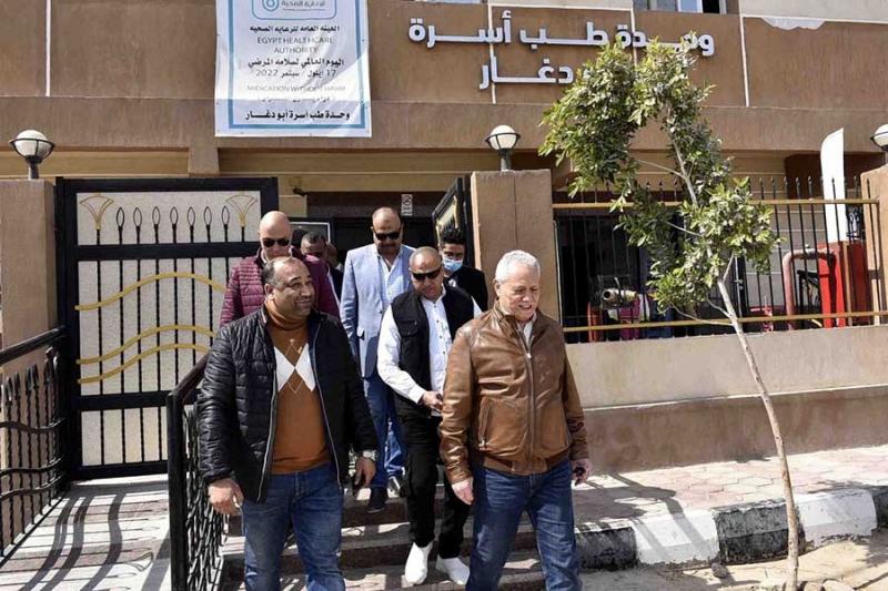 محافظ الأقصر يتفقد تنفيذ كوبري أبو دغار ووحدة طب الأسرة |صور