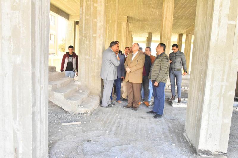 محافظ أسيوط يوجه بسرعة تنفيذ مشروعات ”حياة كريمة” في بني مر