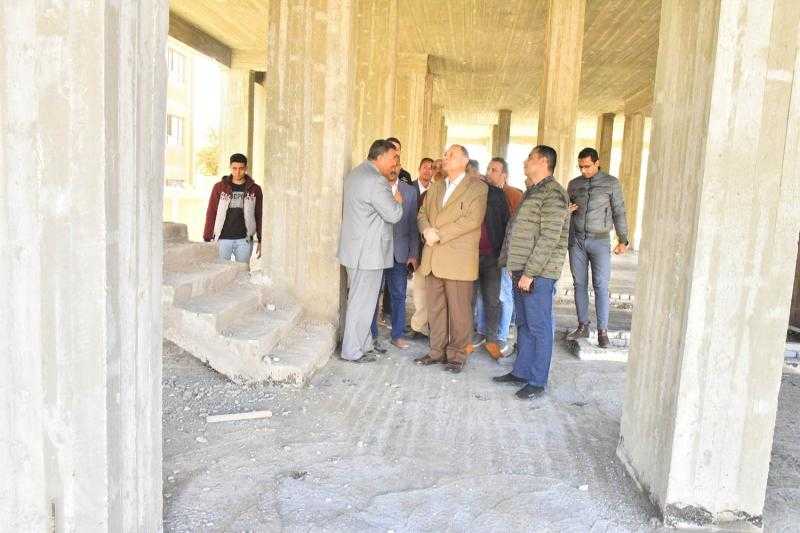 محافظ أسيوط يوجه بسرعة تنفيذ مشروعات ”حياة كريمة” في بني مر.. صور