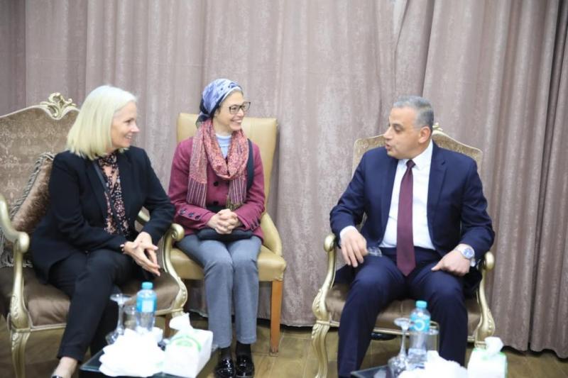 محافظ سوهاج ومديرة بعثة الوكالة الأمريكية يبحثان افتتاح مشروعات مياه وصرف صحي | صور