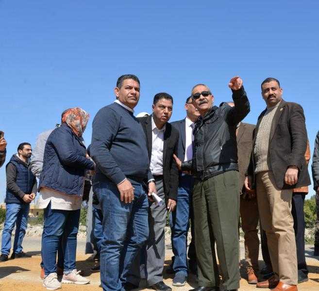 محافظ الإسماعيلية يتفقد أعمال تطوير وتوسعة طريق ترعة المنايف.. صور