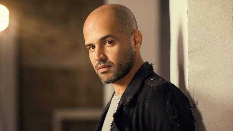 أبو يطرح أغنية «إلى حد ما» على يوتيوب
