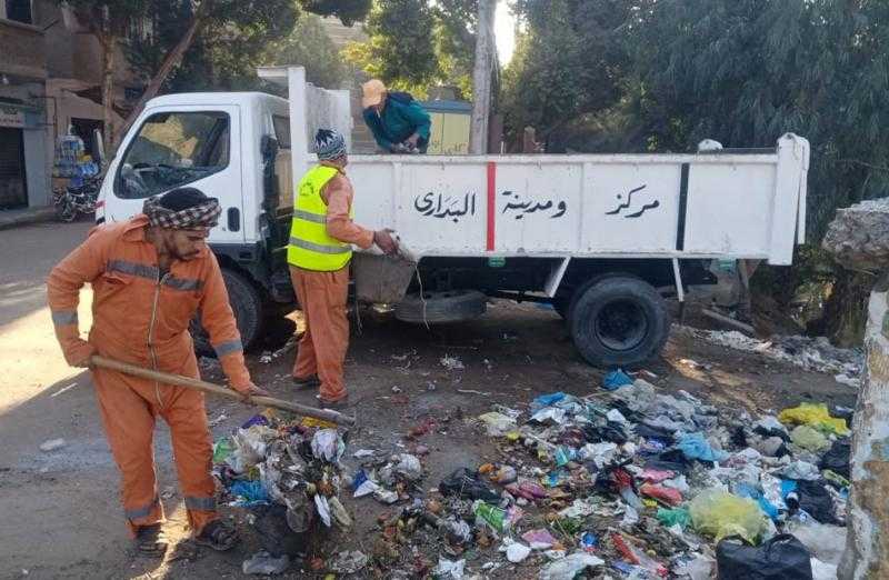 حملات نظافة مكبرة في 4 مراكز بأسيوط| صور
