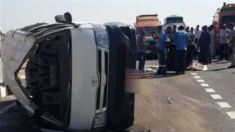 إصابة 7 أشخاص في حادث انقلاب سيارة ميكروباص بصحراوي البحيرة