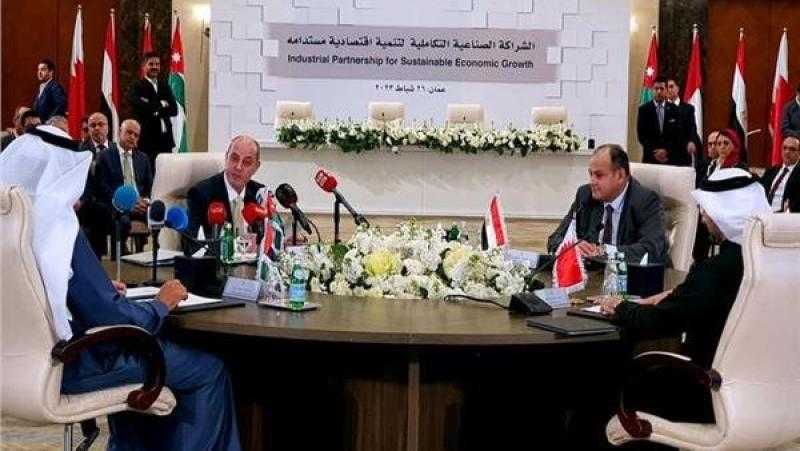 وزير الصناعة: حريصون على تعزيز الشراكة الاقتصادية مع الأردن والإمارات والبحرين