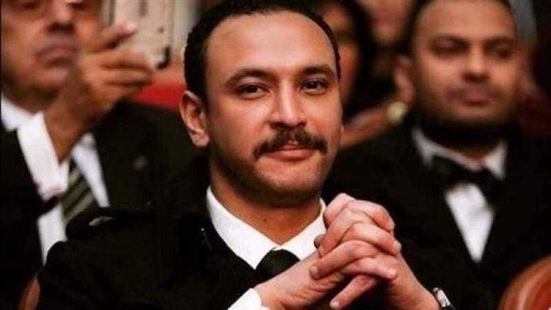 أحمد خالد صالح يشيع جنازة خالته ويستقبل عزاء عمه في نفس اليوم