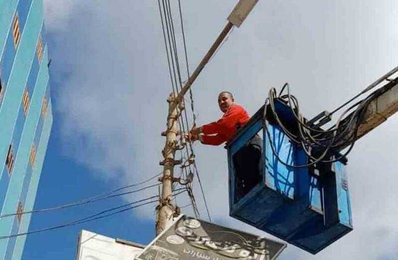 إصلاح أعمدة الإنارة في طرق بمركز السنطة بالغربية