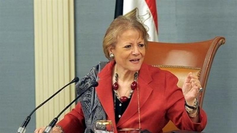 قومي المرأة يهنئ السفيرة فايزة أبو النجا لحصولها على وسام الاستحقاق المجري