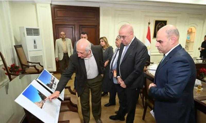 وزير الإسكان يستعرض تصميمات الفنادق والنزل البيئي بمشروع التجلي الأعظم