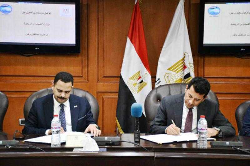 وزير الشباب والرياضة يُوقع بروتوكول تعاون مشترك مع حزب مستقبل وطن.. فيديو وصور