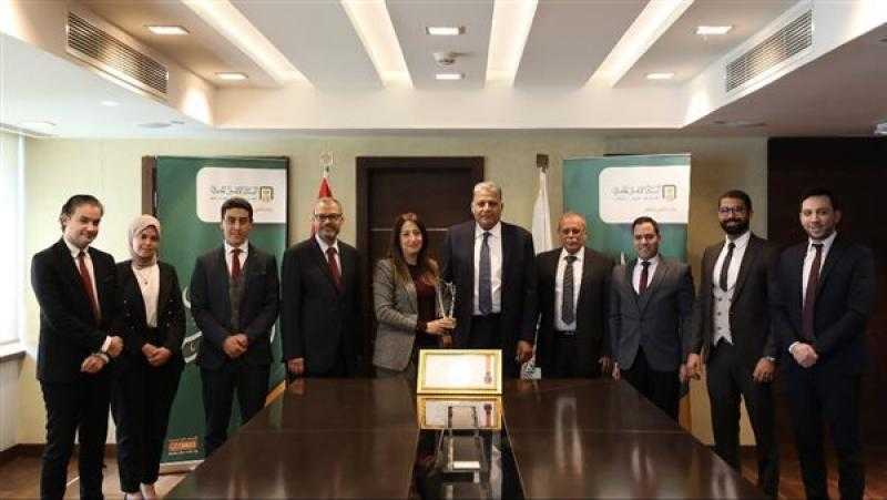 «البنك الأهلي» يحتفظ بشهادة التوافق مع معاییر متطلبات «فيزا» و«ماستر كارد»