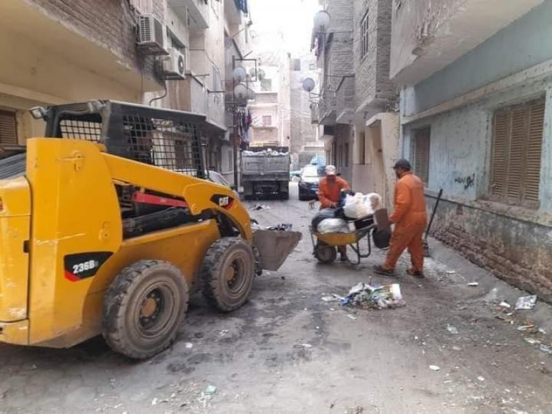 رفع 185 طن قمامة خلال حملة نظافة في حي غرب سوهاج| صور