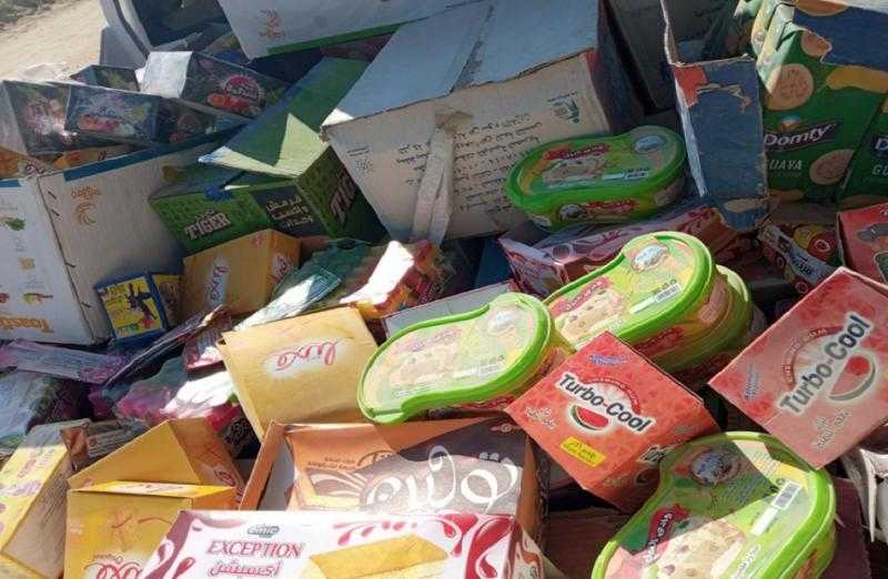ضبط 1300 عبوة مواد غذائية منتهية الصلاحية في حملة تموينية بكفرالشيخ
