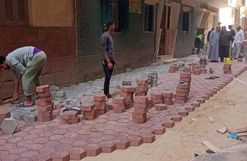 محافظ أسيوط: تركيب بلاط الإنترلوك بالحواري والشوارع الضيقة بديروط |صور