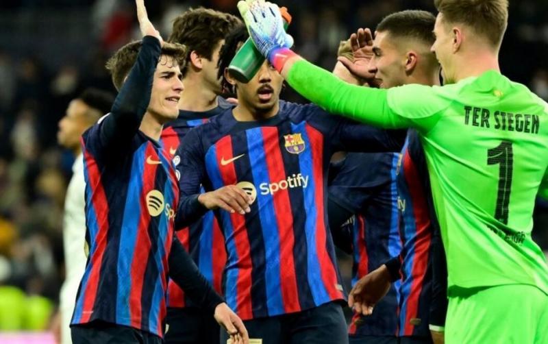 برشلونة يعود للانتصارات بفوز صعب على بلنسية بالدوري الإسباني