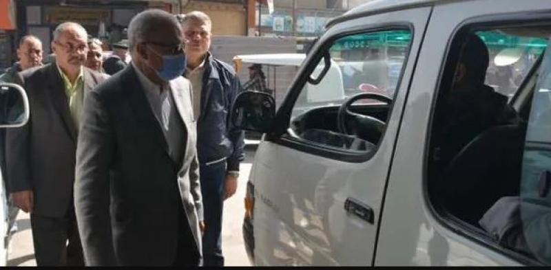 محافظ القليوبية خلال جولة بمواقف السيارات: لا زيادة في تعريفة الركوب