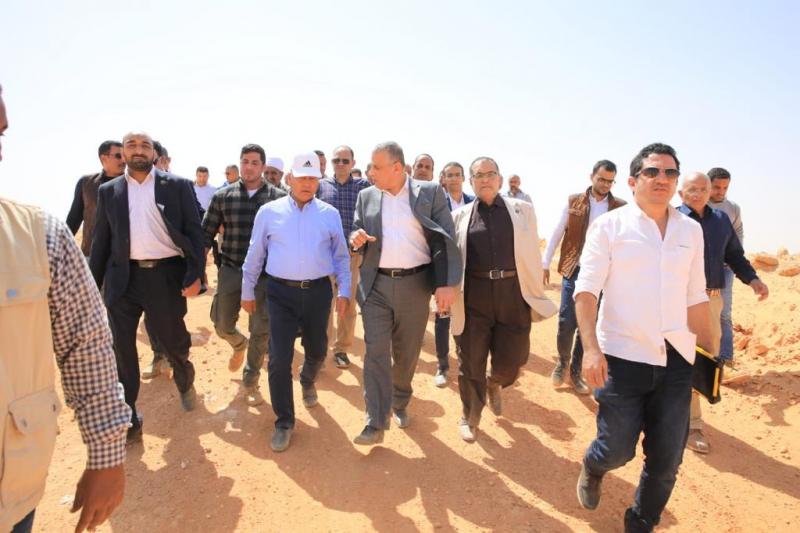 وزير النقل يتفقدان مسار القطار الكهربائي السريع