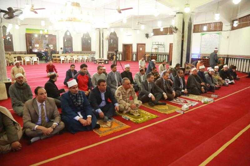 محافظ كفر الشيخ يشهد الاحتفال بليلة النصف من شعبان بمسجد الاستاد.. صور